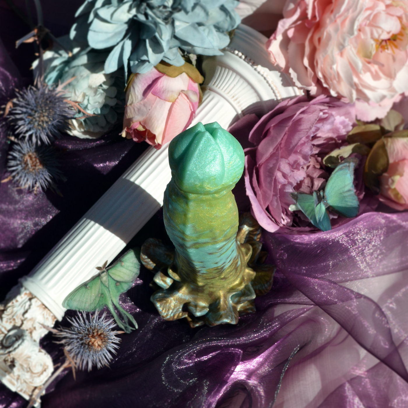 Bulbe du dildo Nymf de Fera Daemon, un dildo fantasy vert marbré inspiré du monde végétal et de l'esthétique féérique.