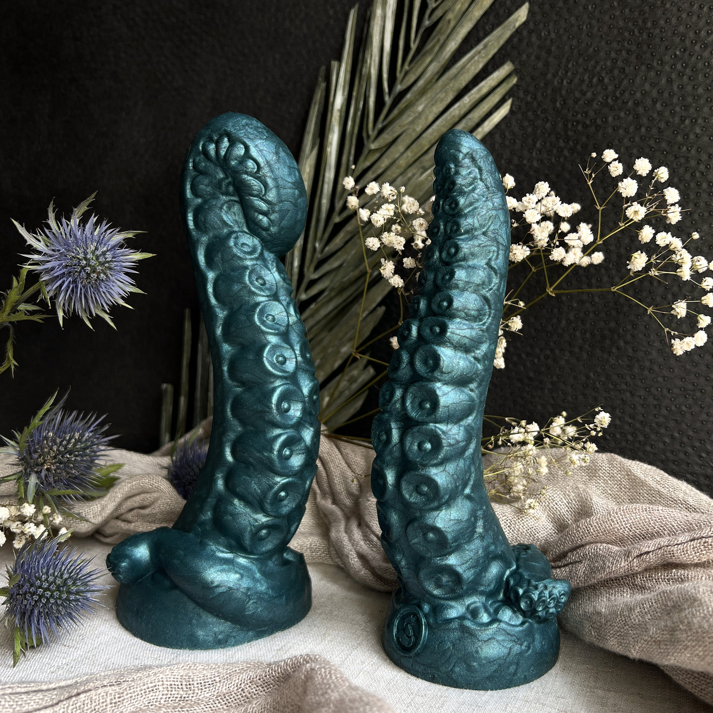 Dildo fetish tentacule vert sombre en silicone luxueux, un gode inspiré des monstres marins et de Cthulu