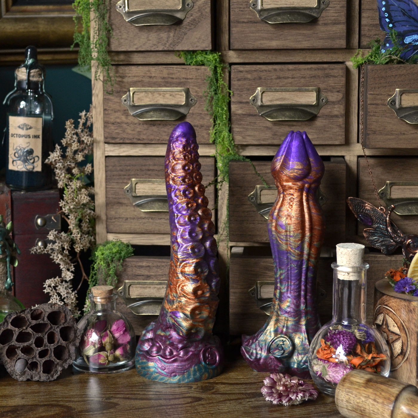 Dildo halloween en forme de fleur violette, un beau sextoy fantasy en silicone de Fera Daemon à l'ambiance sorcellerie