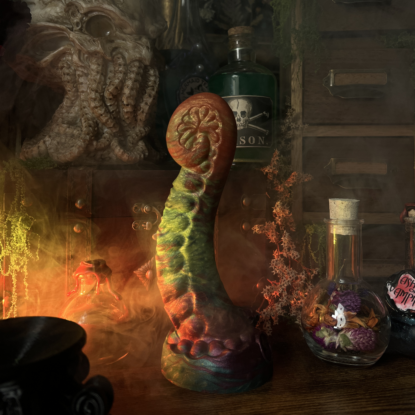 Dildo tentacule inspiré de la sorcellerie et d'Halloween, un sextoy texturé vert et orange de Fera Daemon