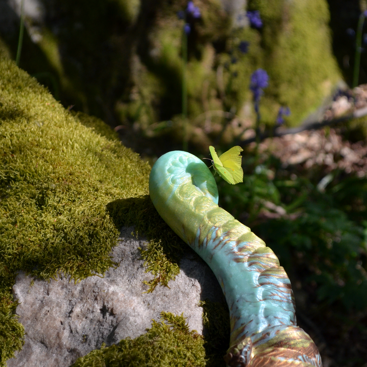 Dildo tentacule vert en silicone médical. Néa Relique Elfique est un beau dildo fantasy de la marque de sextoys Fera Daemon.