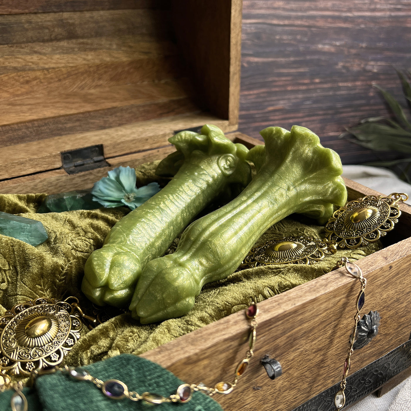 Nymf Sylvan Shine : Intense Green Flower Dildo | Fera Daemon Nymf Sylvan Shine : Intense Green Flower Dildo | Fera Daemon