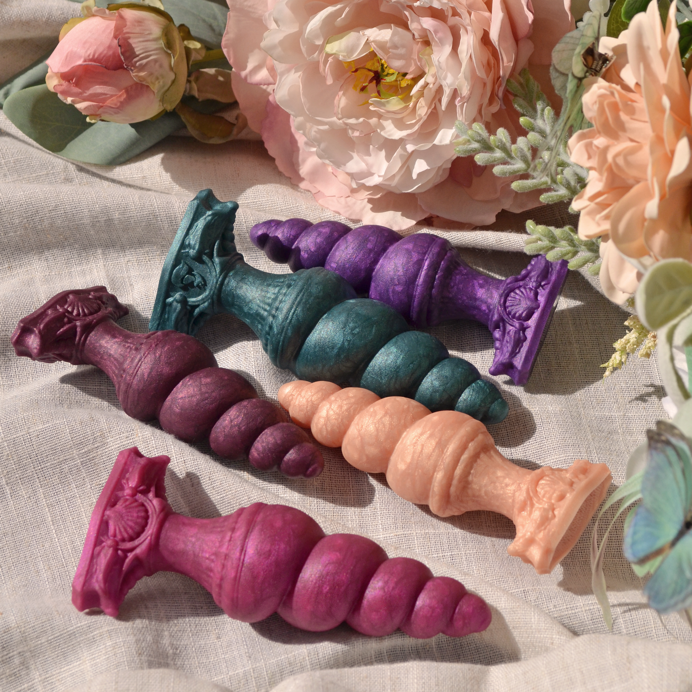 Fênra plug multicolore, des sextoys licorne en silicone médical par Fera Daemon