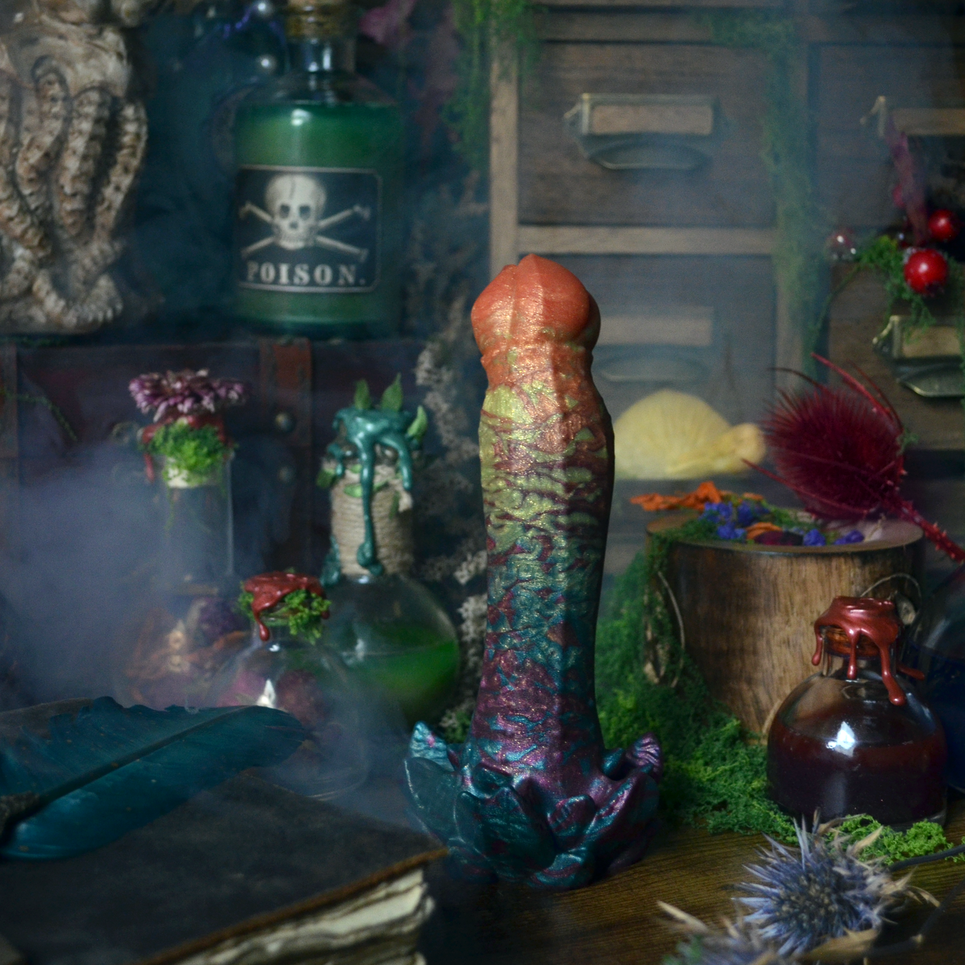 Gode multicolore de Fera Daemon au style floral et witchy. Le sextoy Nymf Mandragore est fait en France pour Halloween.