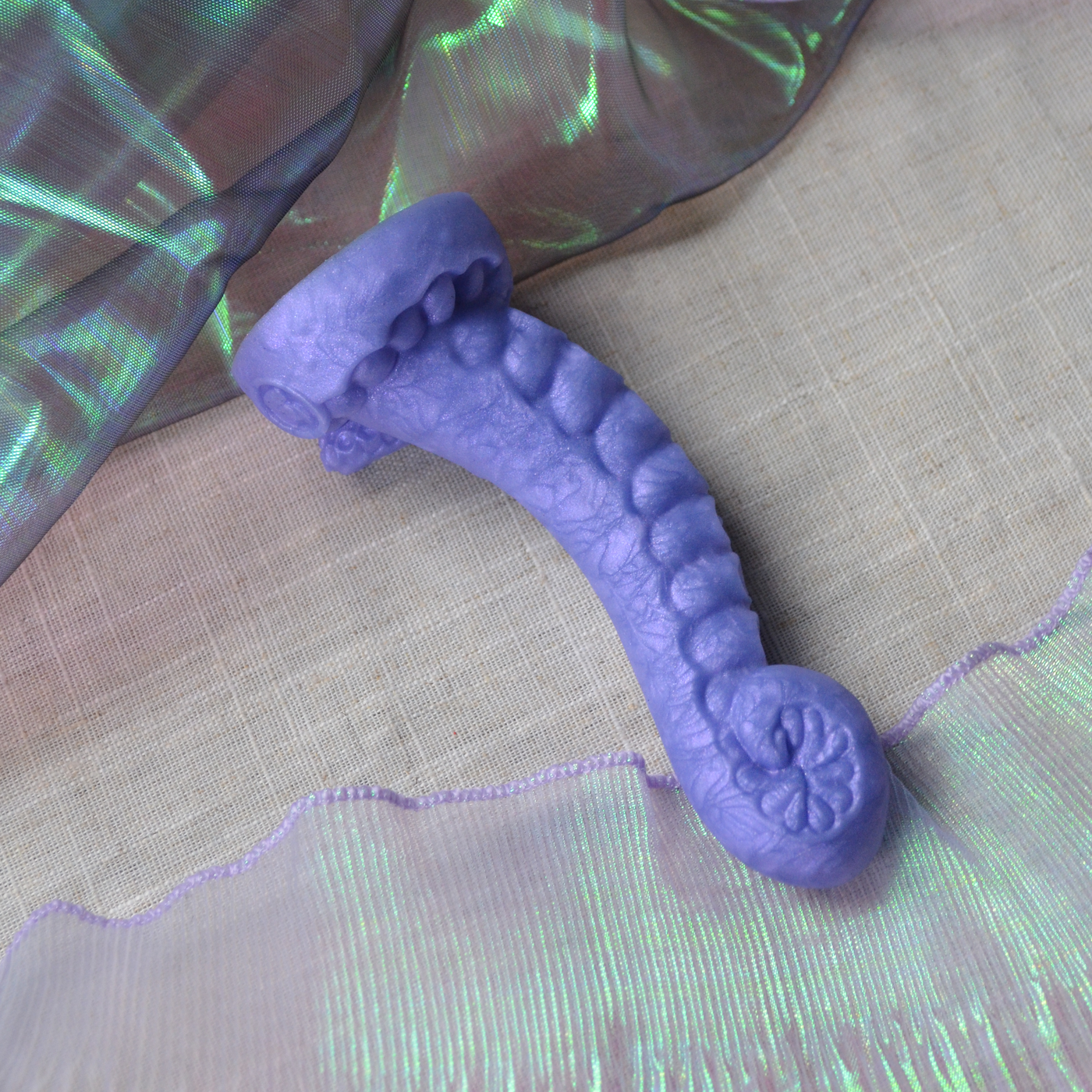 Gode tentacule enroulée violet-bleu. Un gode en silicone de taille personnalisable.