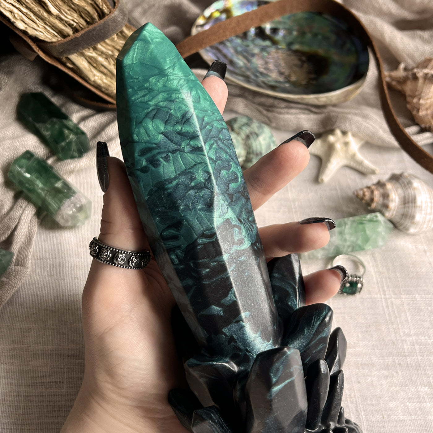 Echo Abyssal Emerald : Black to Green Dark Fade Crystal Dildo | Fera Daemon Echo Abyssal Emerald : Black to Green Dark Fade Crystal Dildo | Fera Daemon
