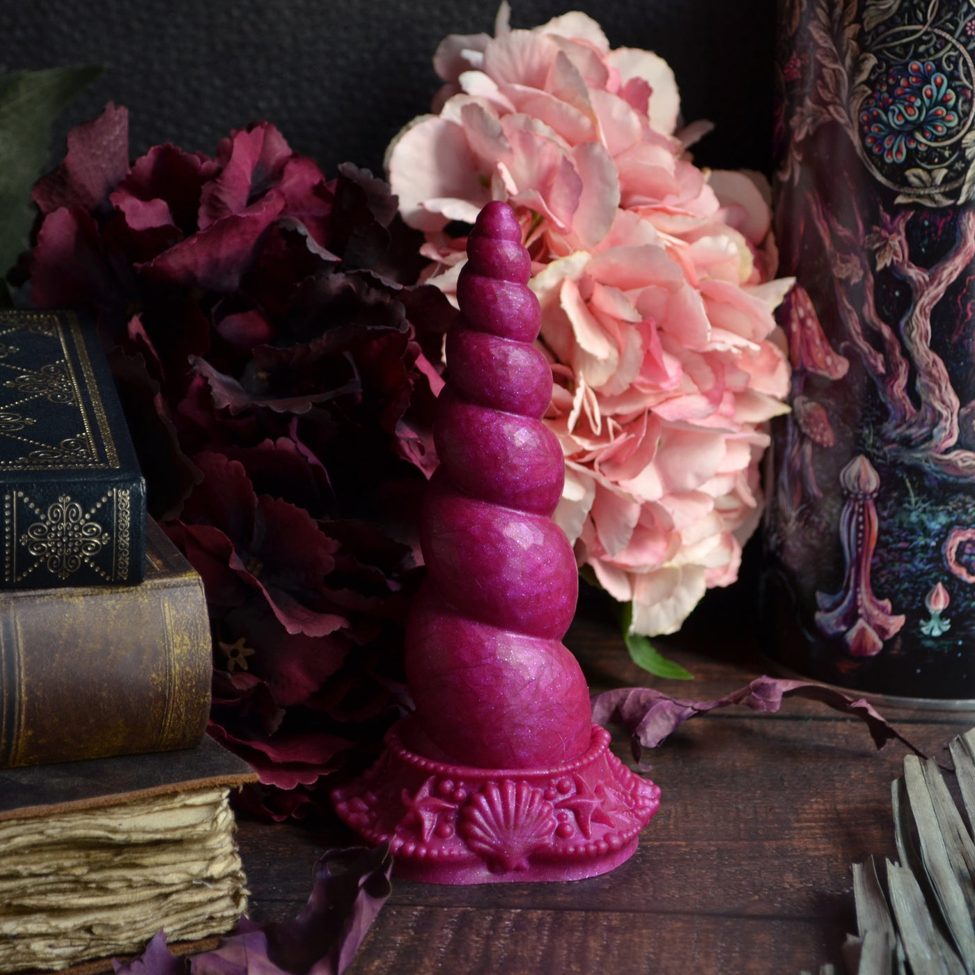 Gode fantasy avec un design de corne de couleur rose bonbon en silicone biocompatible réticulé au platine