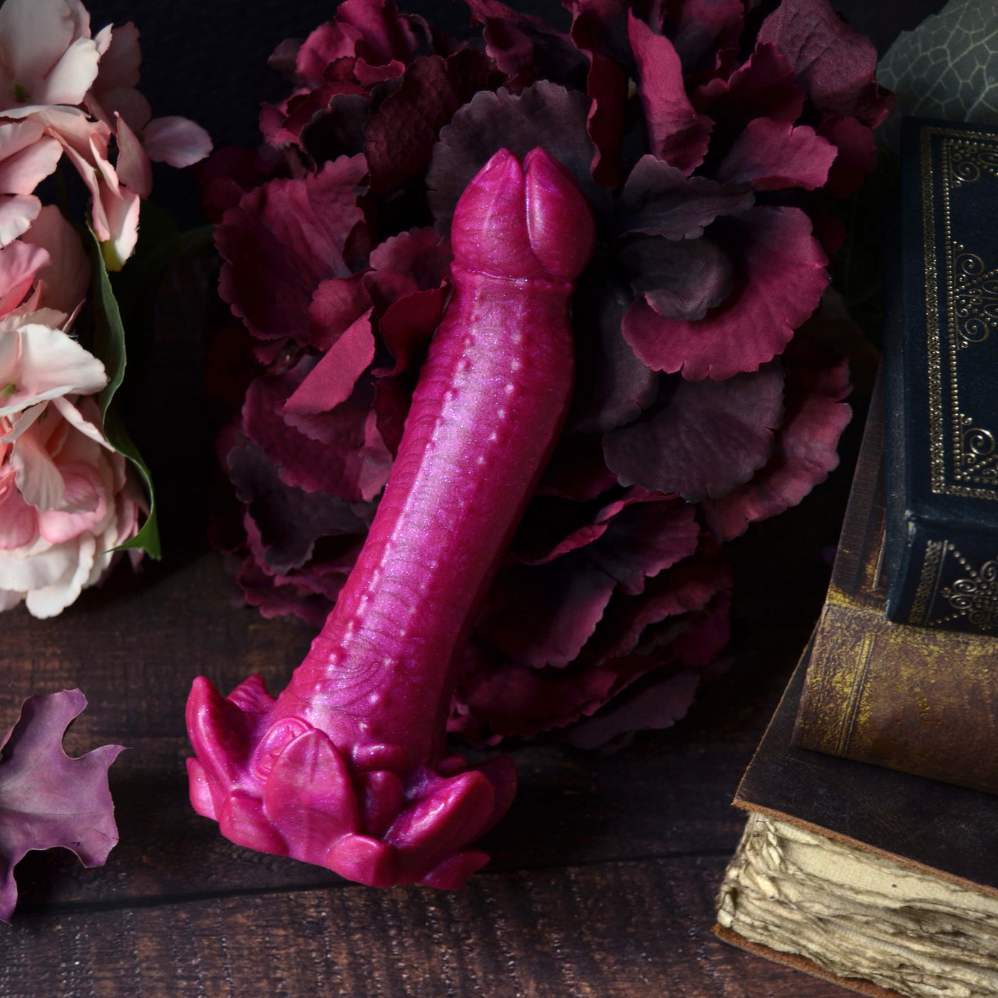 Gode fantasy en forme de fleur rose fuchsia de la marque Fera Daemon