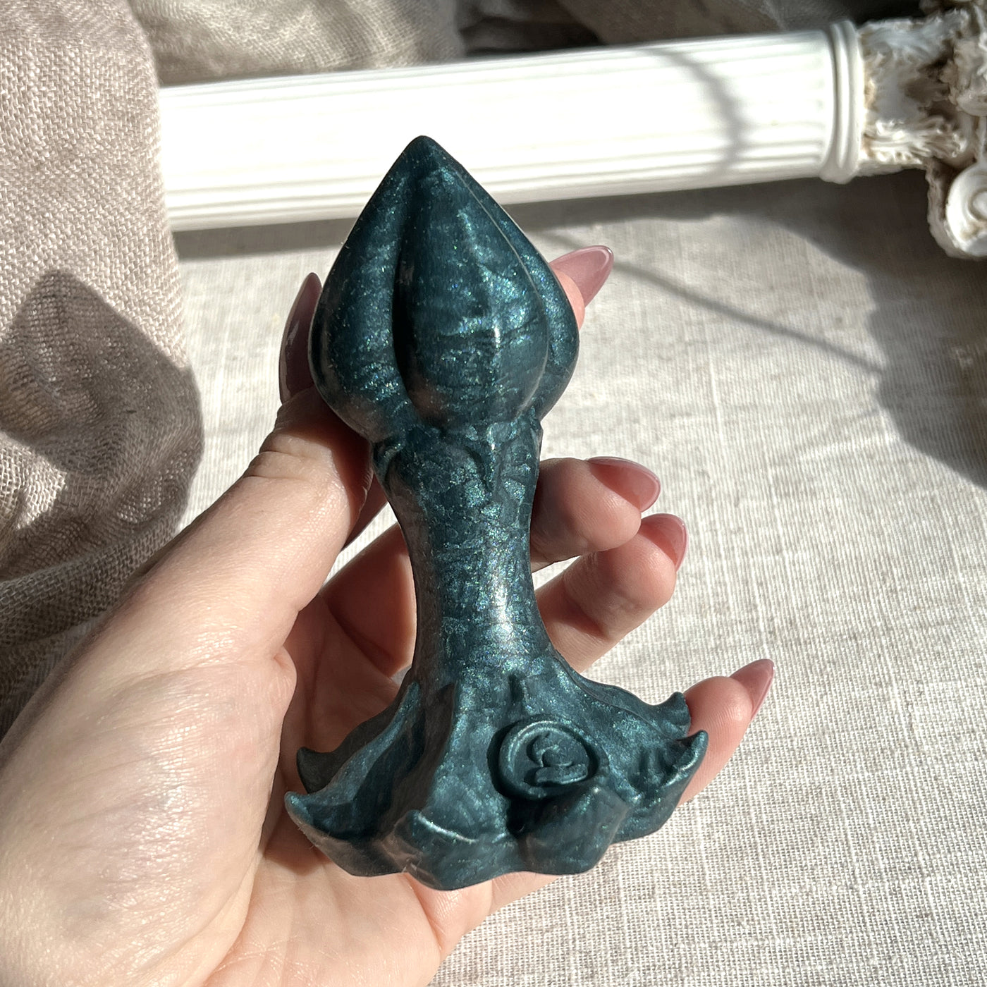 Nymf Plug Sacred Cedar : Dark Green Flower Plug | Fera Daemon Nymf Plug Sacred Cedar : Dark Green Flower Plug | Fera Daemon