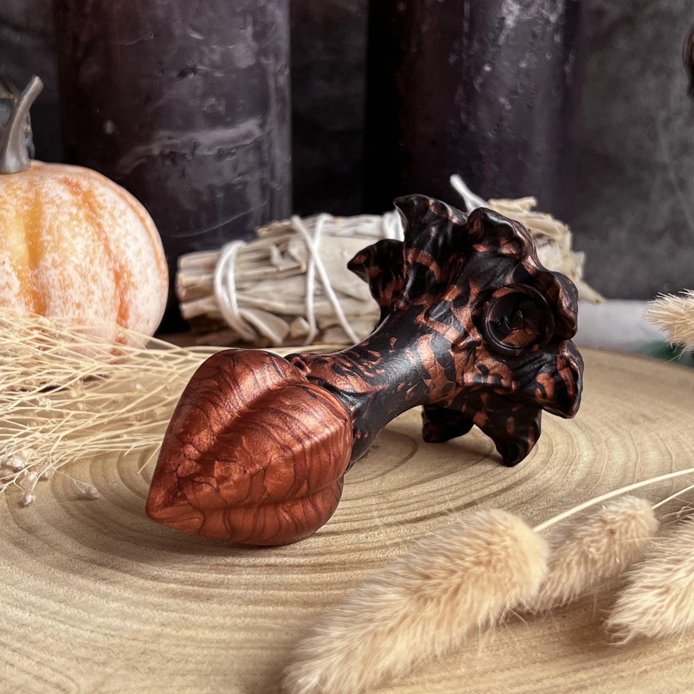 Plug vaginal cuivre et noir en silicone médical, Nymf Terres Calcinées est un sextoy d'halloween de Fera Daemon