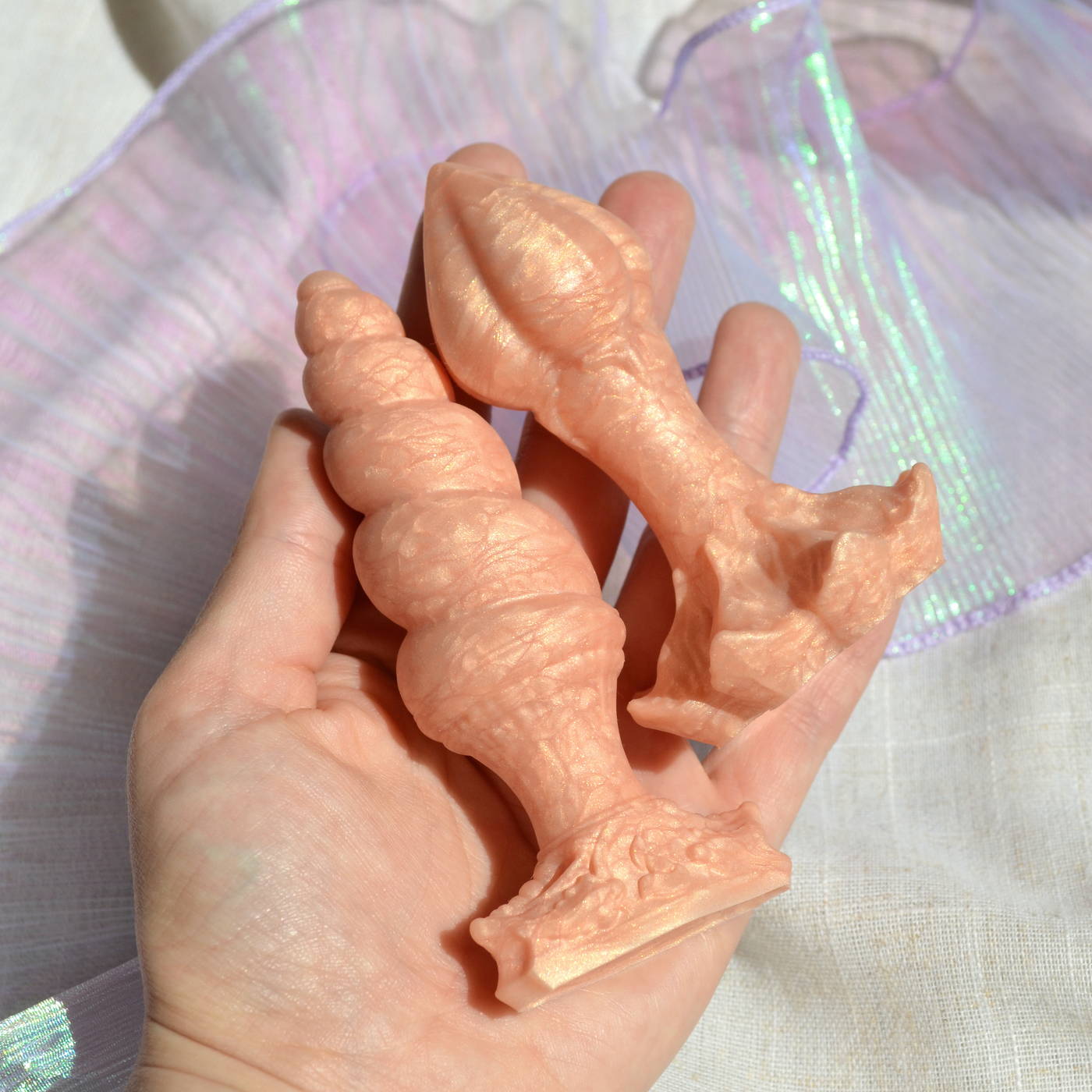 Plugs fantasy pêche de Fera Daemon. De beaux sextoys queer en silicone biocompatible.