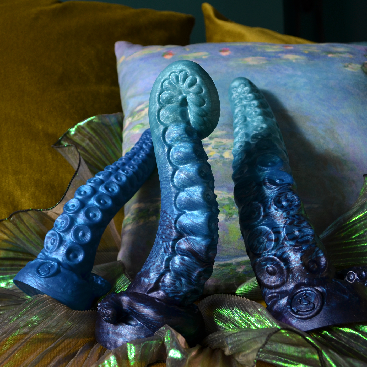 Sextoys tentacules XXL en silicone mou bleu turquoise, les Néa sont des dildos originaux et artistiques