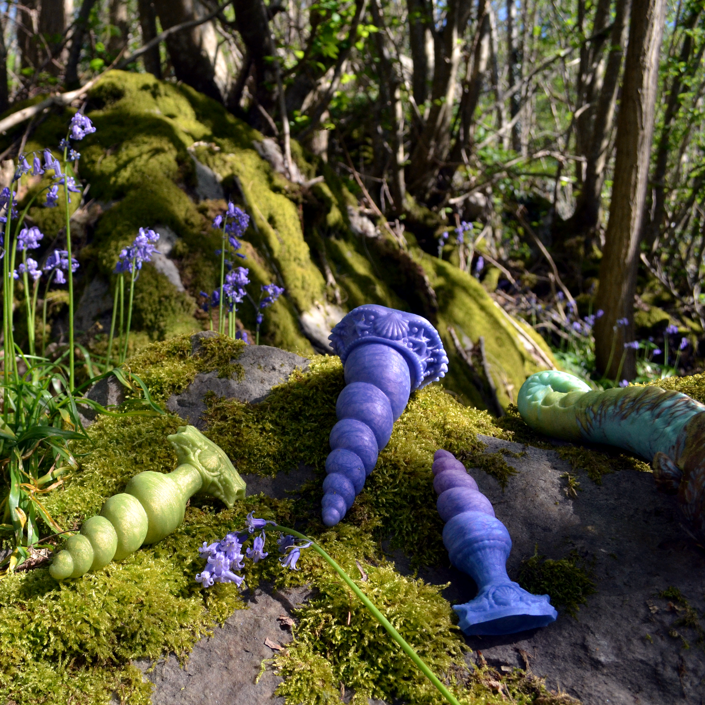 Sextoys fantasy dans la forêt. Des sextoys en silicone de la collection Printemps Enchanté de Fera Daemon.