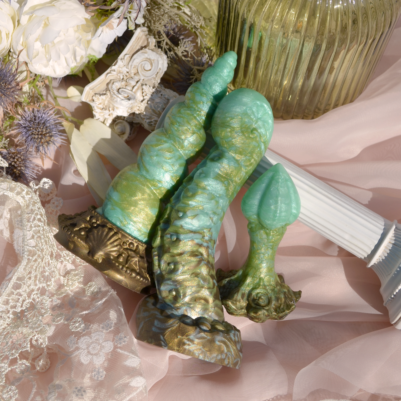 Sextoys fantasy en silicone dans le coloris vert Relique Elfique de la marque de sextoys fabriqués en France Fera Daemon.