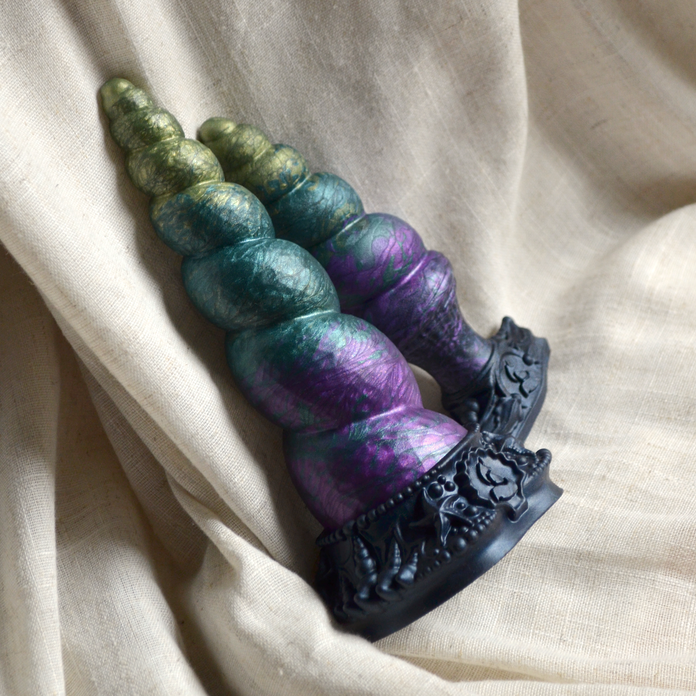 Sextoys licorne en torsade progressive, de beaux jouets pour adulte en silicone vert et violet inspiré des sirènes.