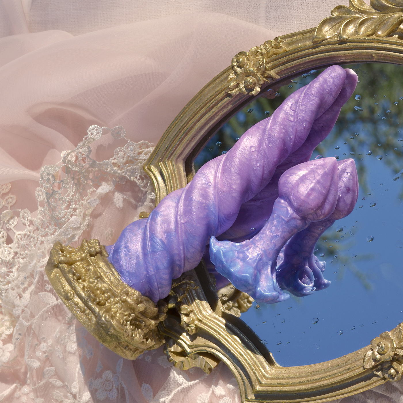 Sextoys pastels lilas de la collection Printemps Enchanté. Des sextoys en silicone moelleux à l'esthétique féérique.