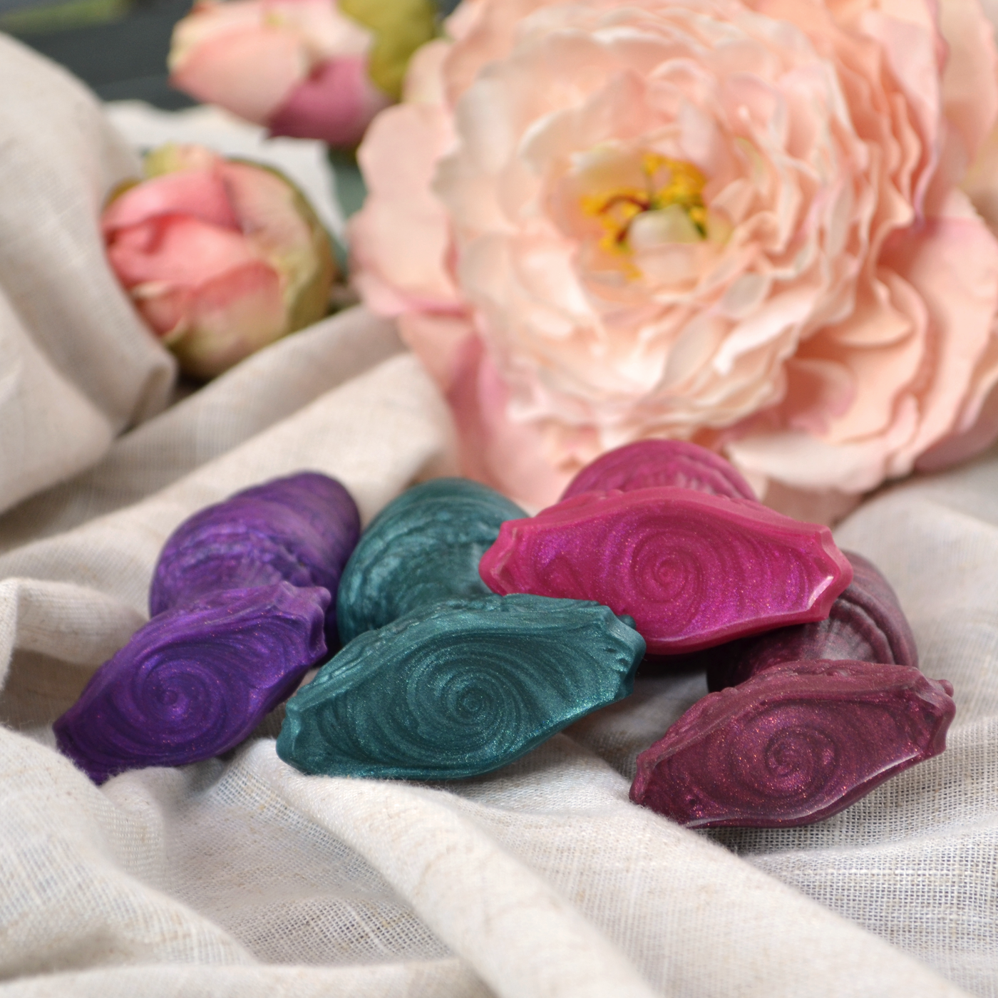 Socle à base en "T" des plugs Fênra de la marque de sextoys Fera Daemon.