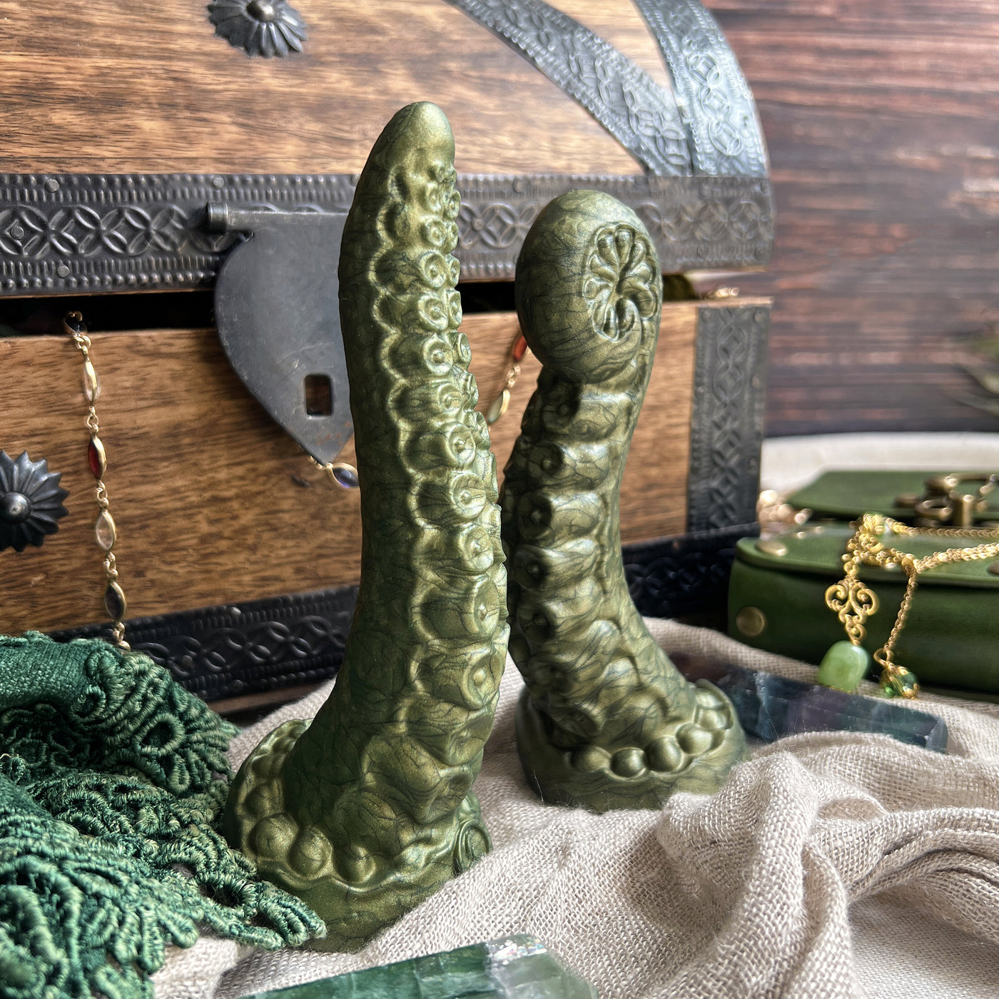 Godes tentacules kaki de la marque Fera Daemon, des dildos fantasy personnalisables fabriqués sur mesure en France