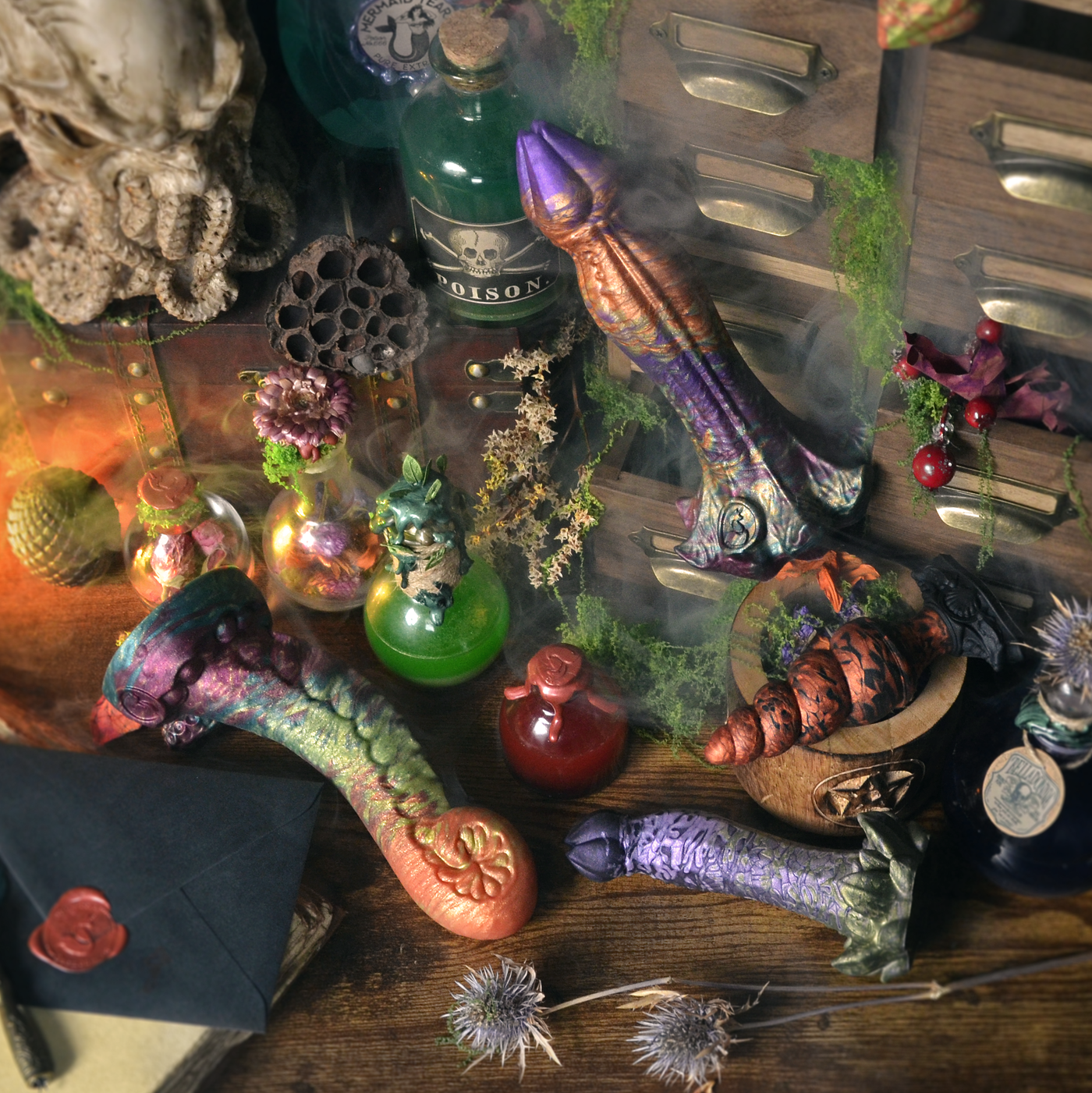 Dildos et plug en silicone médical de Fera Daemon, des sextoys aux couleurs d'un atelier d'apothicaire automnale