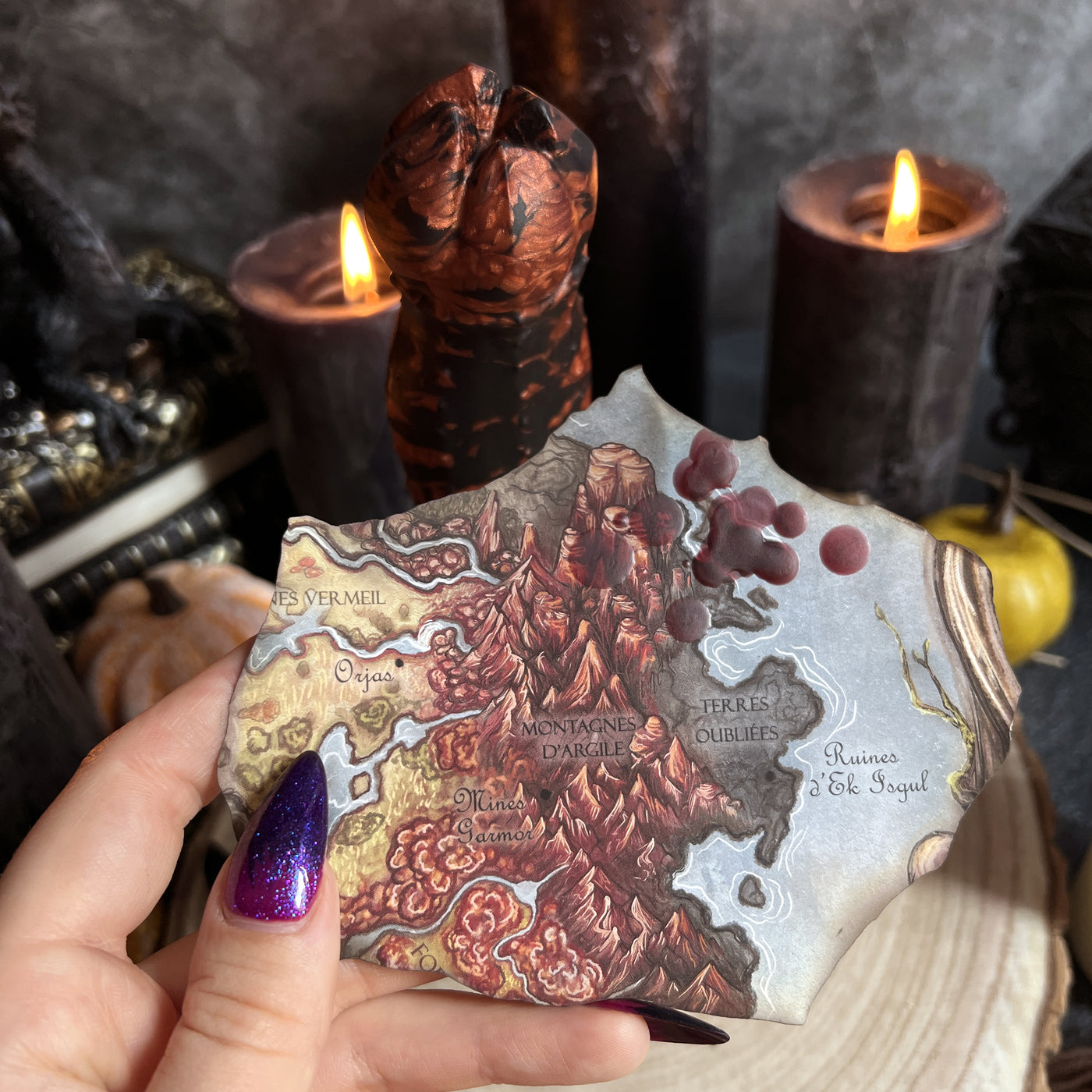 Carte fantasy des Terres Calcinées, le coloris cuivre et noir dans l'univers de Fera Daemon