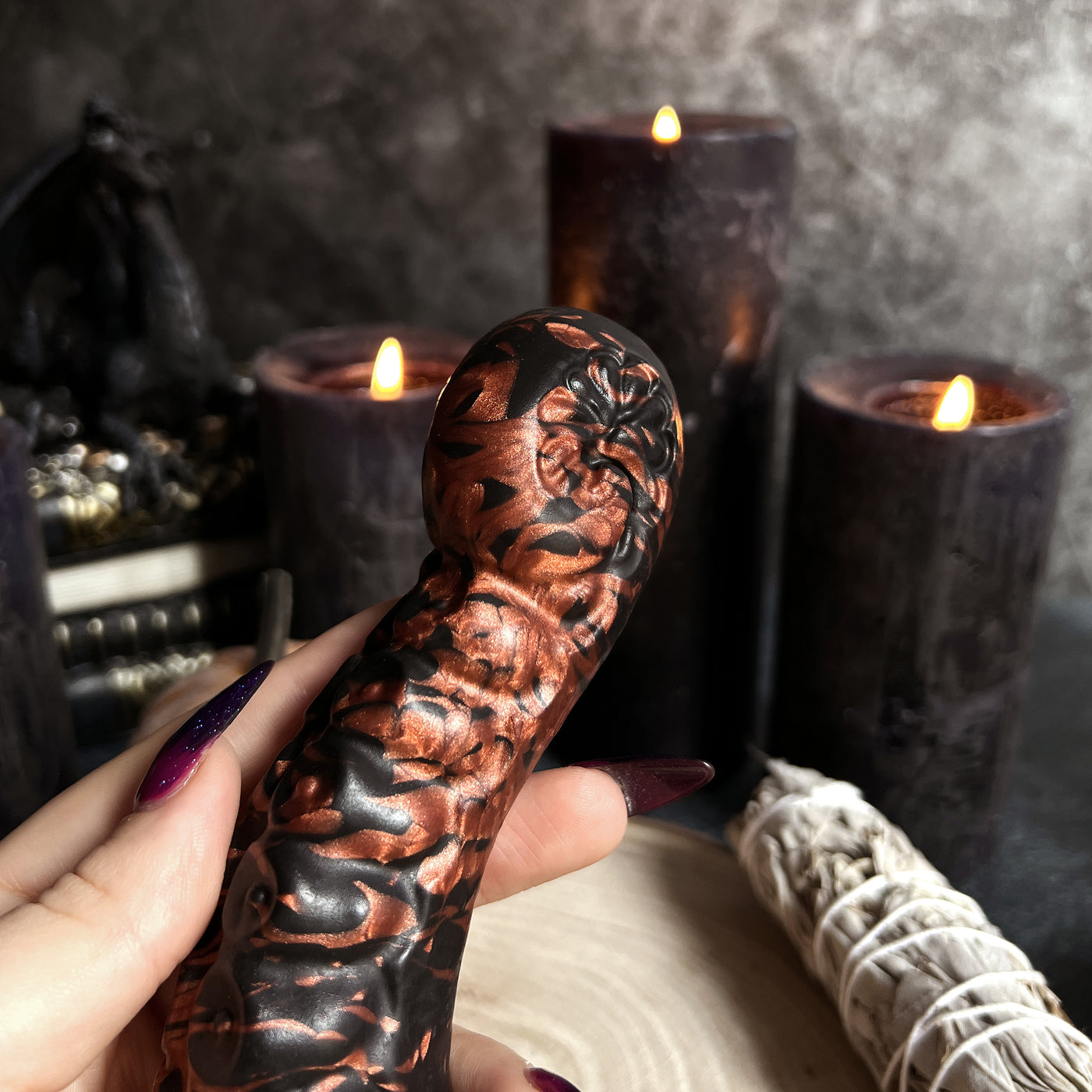 Dildo vaginal noir et cuivre en silicone médical, un sextoy tentacule texturé idéal pour la stimulation du point G 