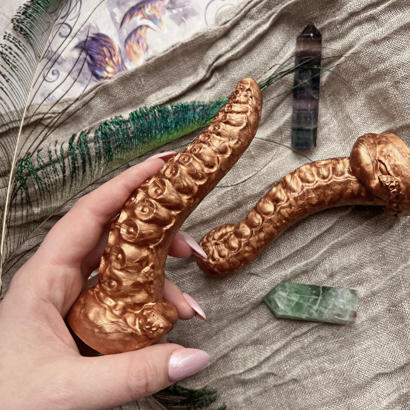 Dildo fantasy de couleur marron en forme de tentacule inspiré des krakens