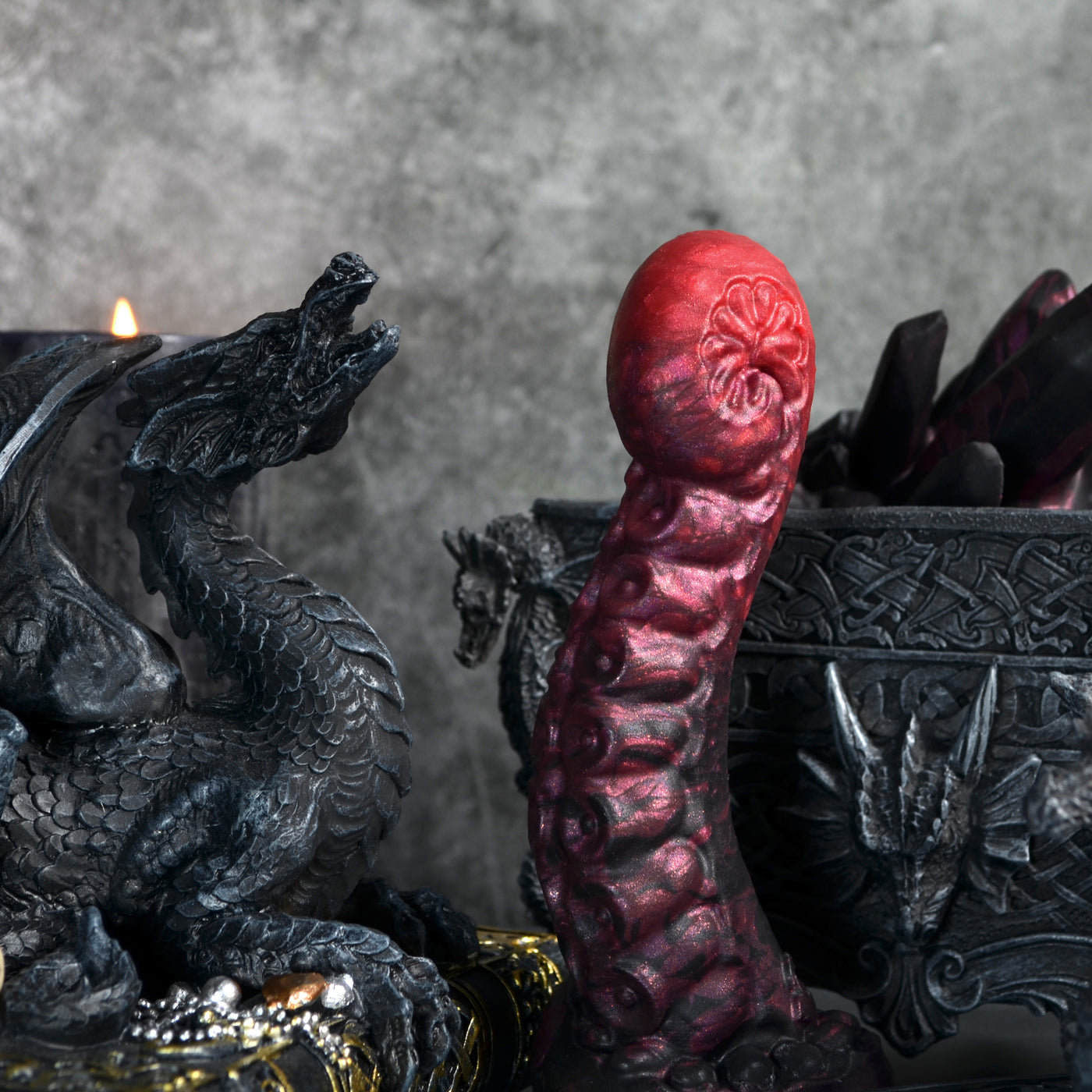 Gode tentacule rouge et noir avec une ambiance sombre et gothique, un sextoy idéal pour un cosplay érotique alternatif