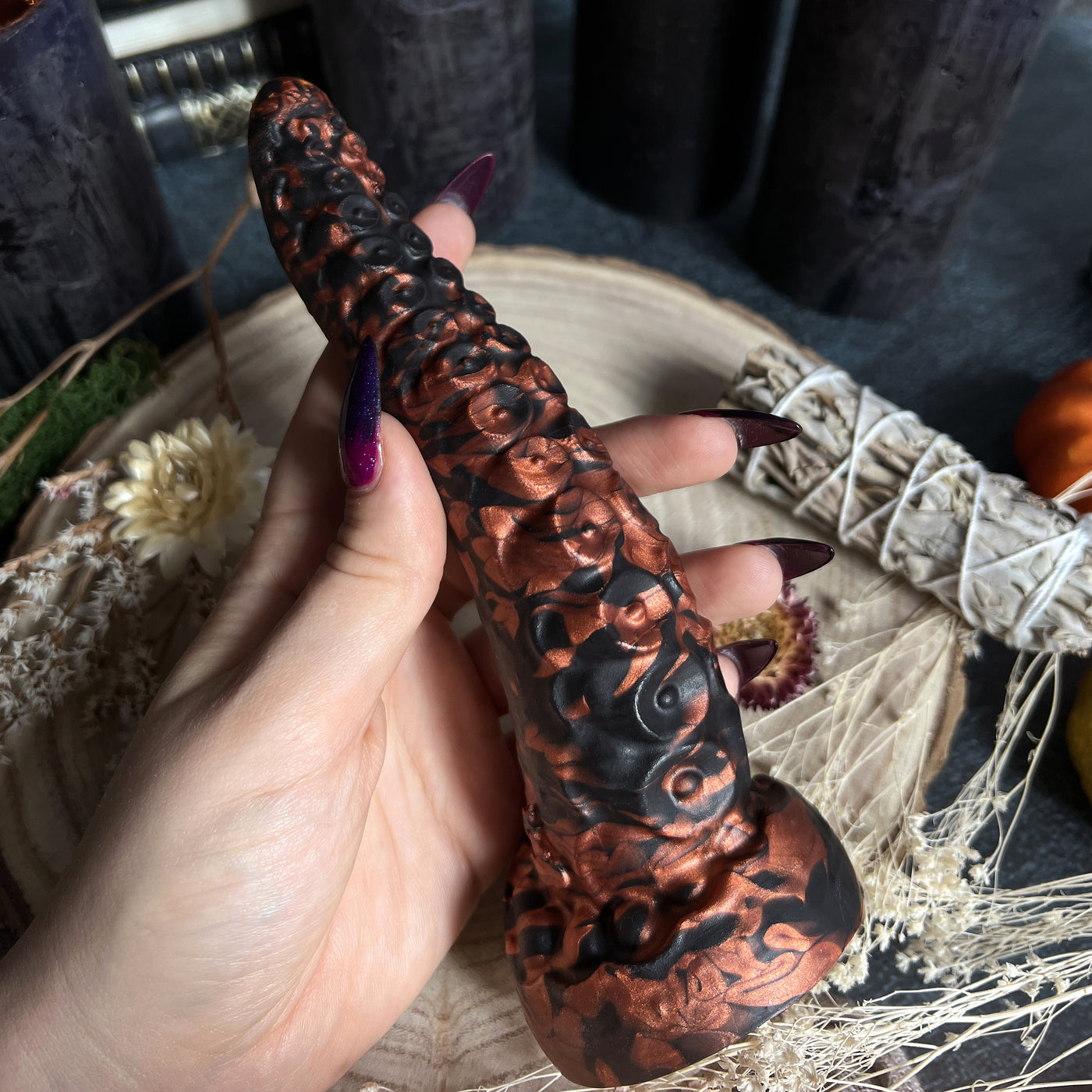 Godemichet personnalisable en forme de tentacule cuivre et noire, un sextoy artisanal fabriqué en France