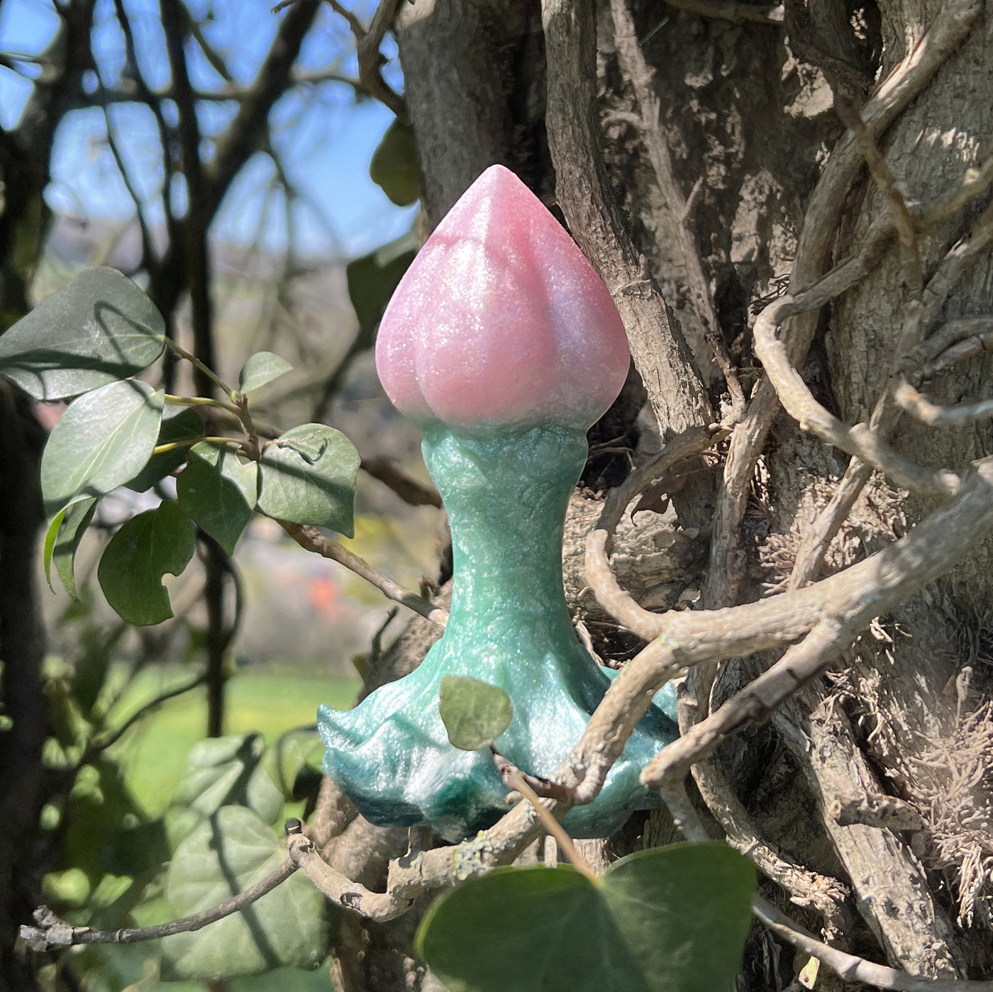 Plug rose pastel inspiré du monde végétal et des univers fantaisie, Nymf est un sextoy anal en silicone doux et souple
