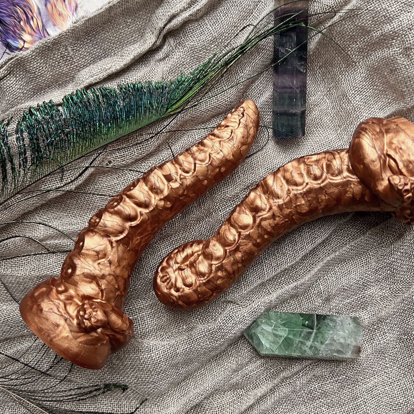 Sextoy tentacule de couleur cuivre métallisé, un gode idéal pour un effet steampunk